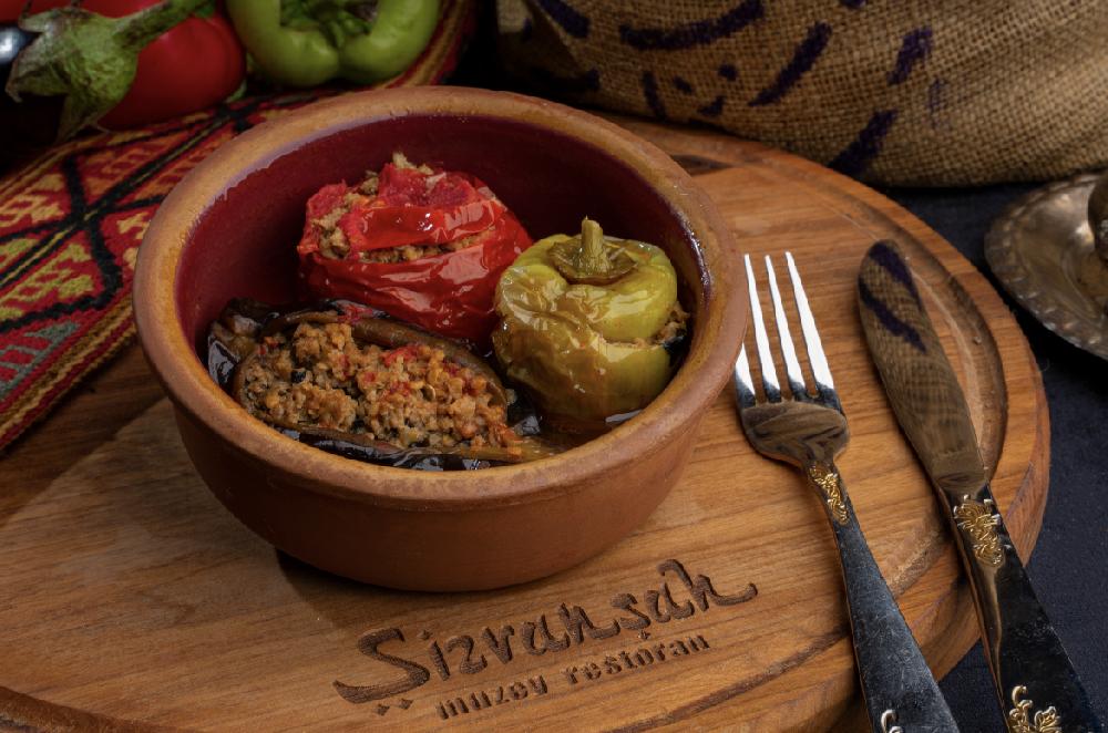Tərəvəz dolması at Shirvanshah in Baku — stuffed eggplant, tomato and pepper